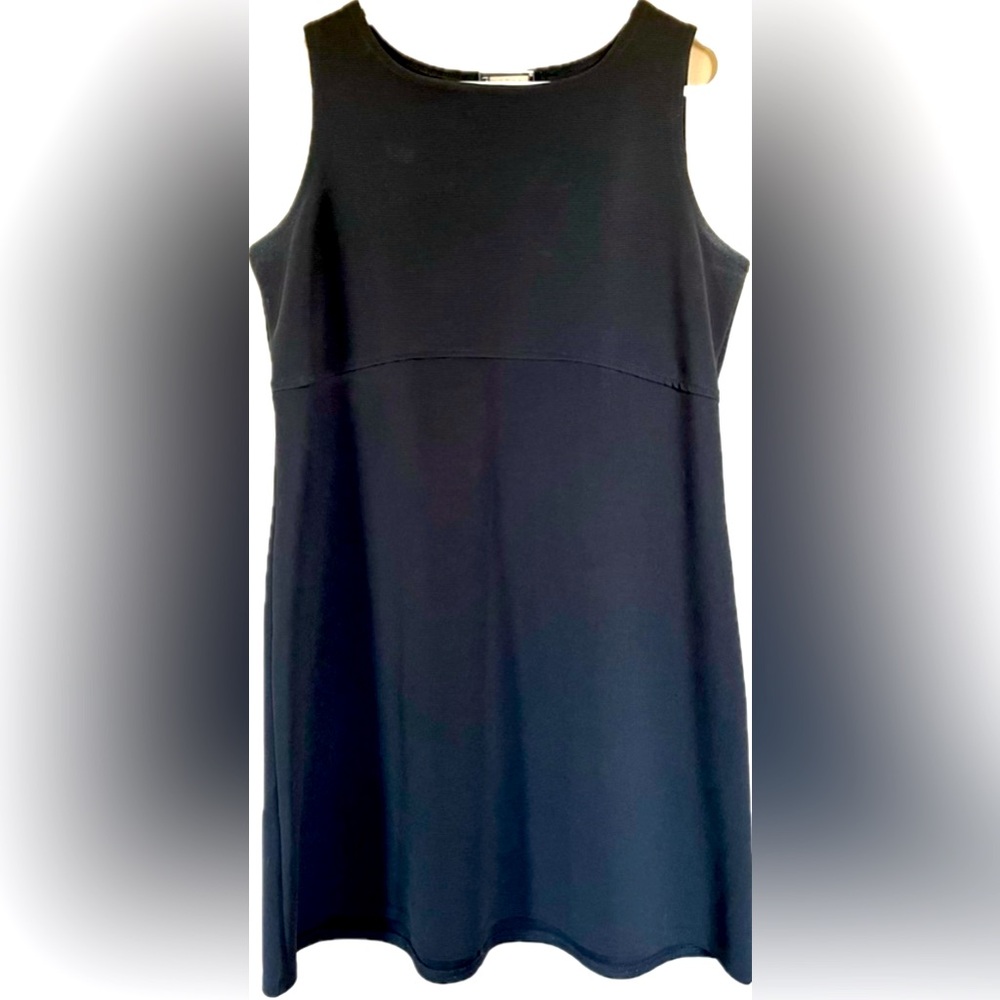 Black Sleeveless vintage 90’s Jalate Mini Dress. Women’s size Large.
